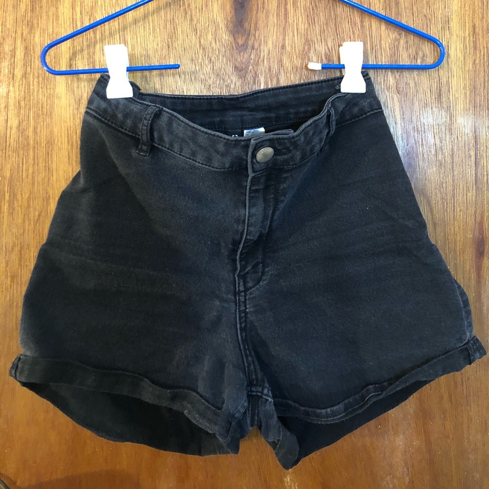 H&M black jean shorts
